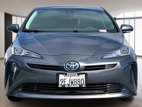 Used 2022 Toyota Prius L Eco image 2