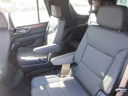 New 2026 GMC Yukon Denali w/ Denali Reserve Package AWD/4WD image 12