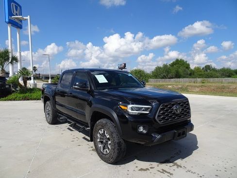 Used 2022 Toyota Tacoma TRD Off-Road image 3