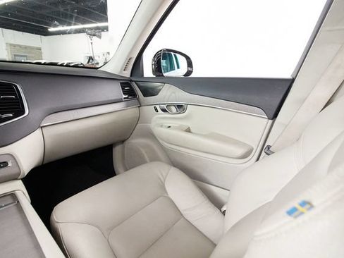 Certified 2025 Volvo XC90 T8 Plus w/ Protection Package Premier AWD/4WD image 8
