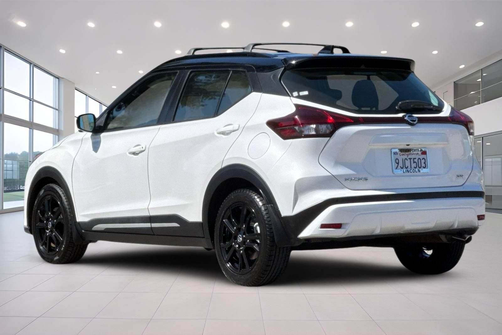 Used 2021 Nissan Kicks SR w/ SR Premium Package FWD image 6