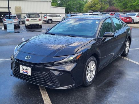 Used 2025 Toyota Camry LE image 6