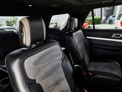 Used 2017 Ford Explorer XLT w/ Equipment Group 202A AWD/4WD image 39