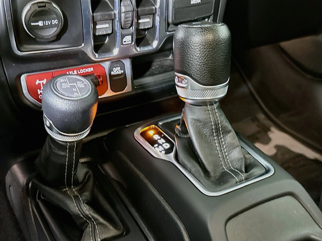 Used 2024 Jeep Wrangler Unlimited AWD/4WD image 10