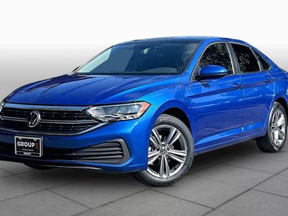 Used 2024 Volkswagen Jetta SE w/ Panoramic Sunroof Package