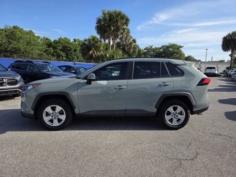 Used 2021 Toyota RAV4 XLE w/ Convenience Package FWD image 5