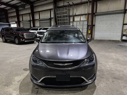 Used 2017 Chrysler Pacifica Touring-L Plus w/ Advanced Safetytec Group image 10