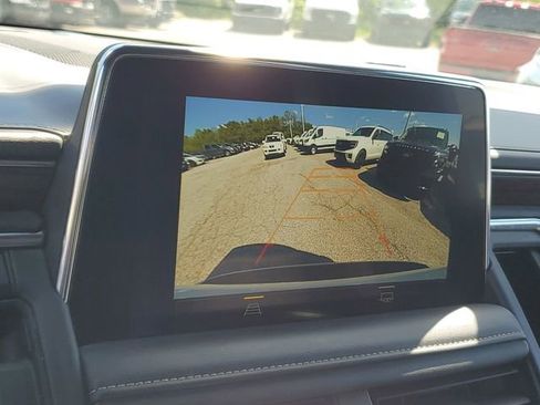 Used 2023 Chevrolet Suburban Premier RWD image 17