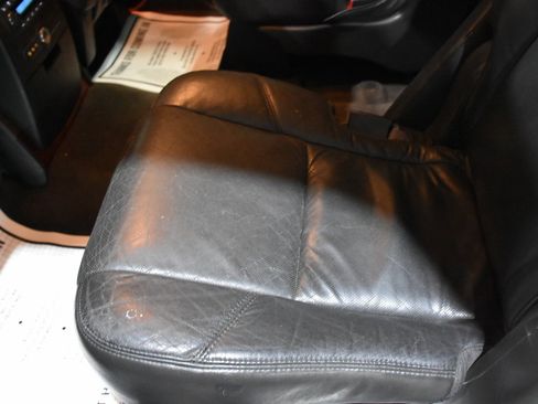 Used 2011 Cadillac Escalade ESV Premium image 36