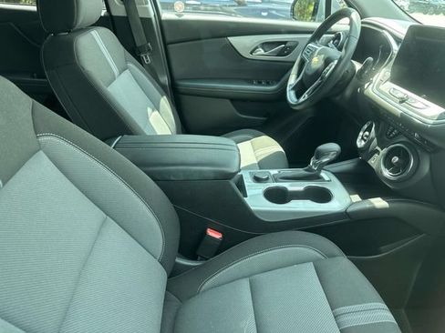 Used 2025 Chevrolet Blazer LT FWD image 16