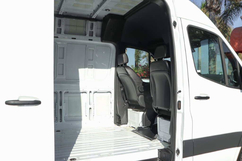 Used 2023 Mercedes-Benz Sprinter 2500 w/ Acoustic Package image 13
