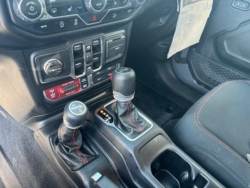 Used 2021 Jeep Wrangler Unlimited Rubicon AWD/4WD image 10