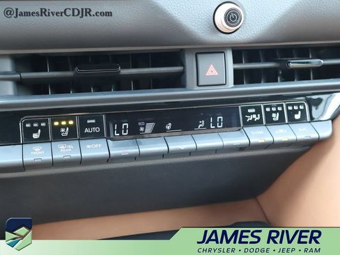 Used 2025 Toyota Crown Signia AWD/4WD image 35