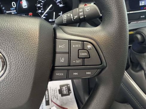 Used 2026 Toyota Sienna LE FWD image 22