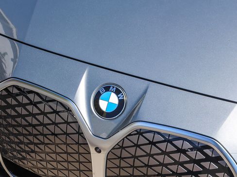 New 2026 BMW i4 eDrive40 w/ Premium Package RWD image 11