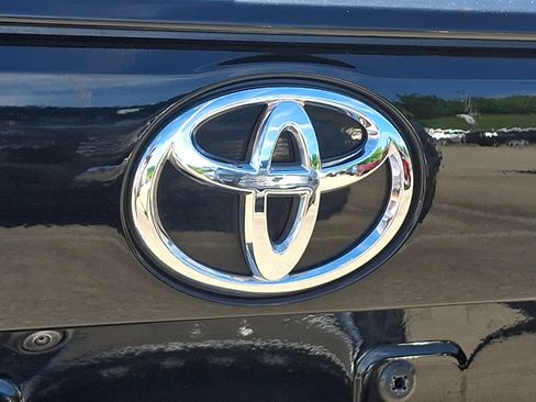 Used 2025 Toyota RAV4 XLE AWD/4WD image 29