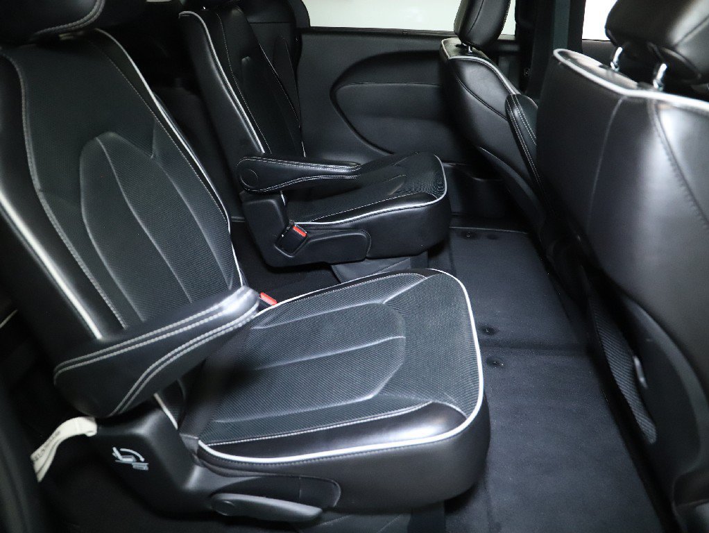 Used 2025 Chrysler Pacifica Limited FWD image 33