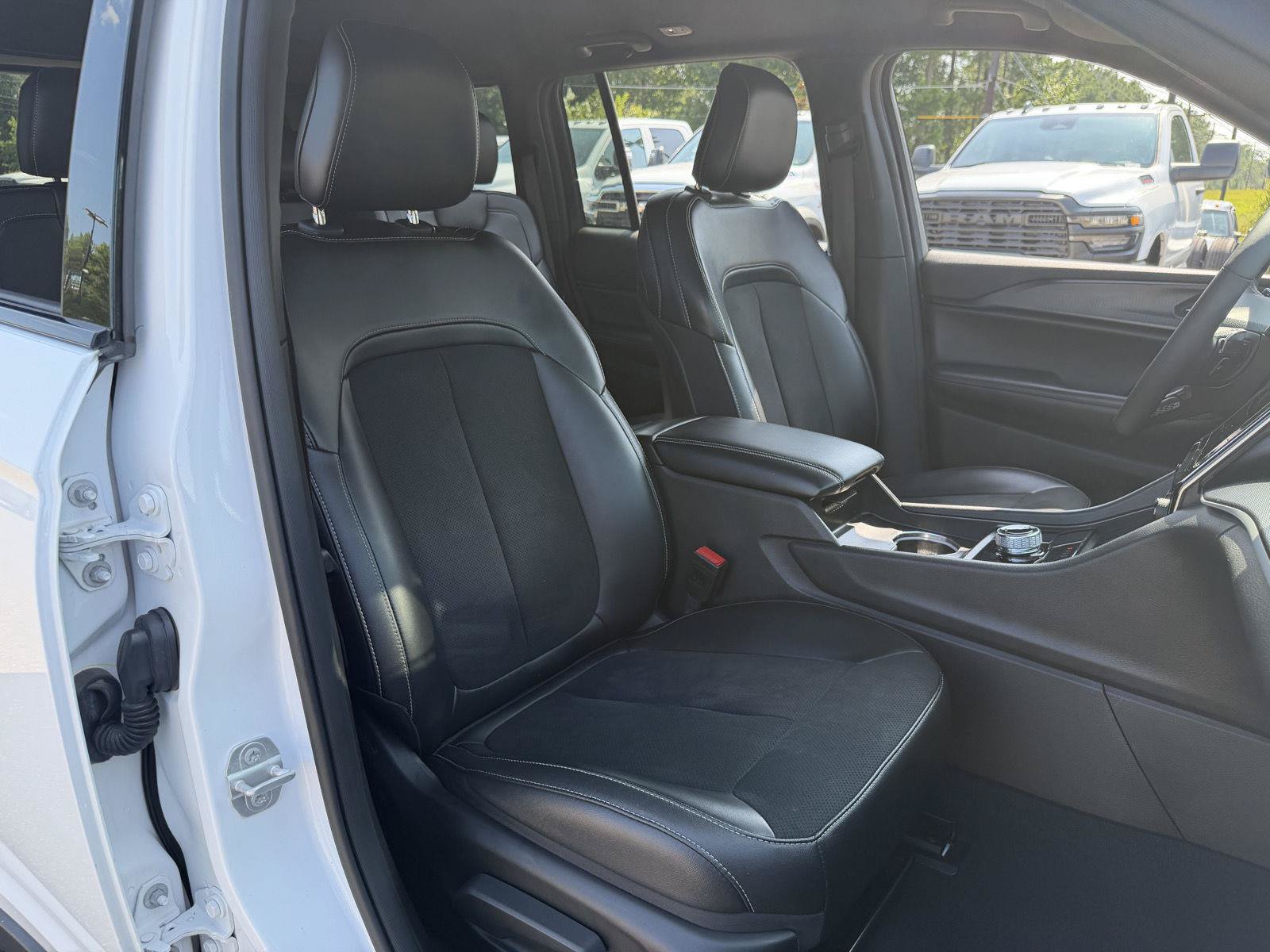 Certified 2024 Jeep Grand Cherokee Altitude AWD/4WD image 21