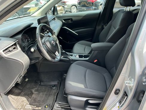 Used 2023 Toyota Corolla Cross LE w/ Moonroof Package image 9