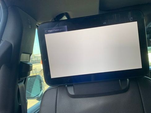 Used 2024 GMC Yukon Denali w/ Advanced Technology Package image 5