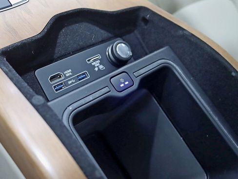 Used 2018 Land Rover Range Rover HSE image 28