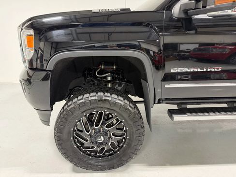 Used 2018 GMC Sierra 3500 Denali w/ Duramax Plus Package image 10