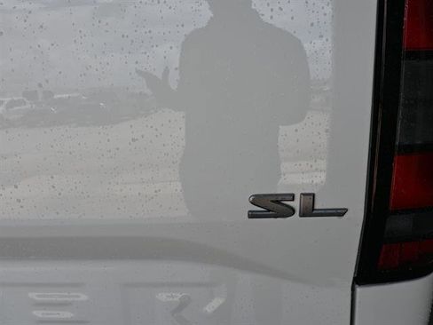 Used 2025 Nissan Frontier SL image 5