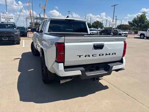 Used 2024 Toyota Tacoma TRD Sport w/ TRD Sport Premium Package RWD image 4