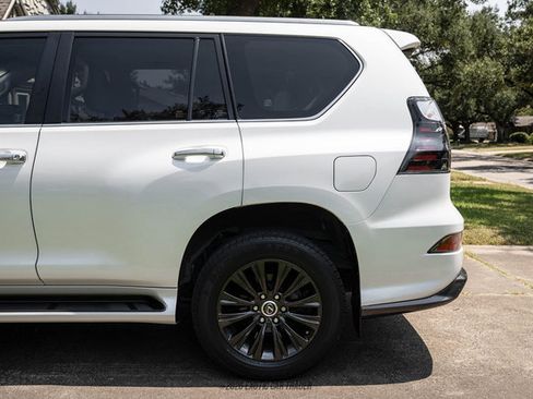 Used 2023 Lexus GX 460 Luxury w/ Sport Design Package AWD/4WD image 5