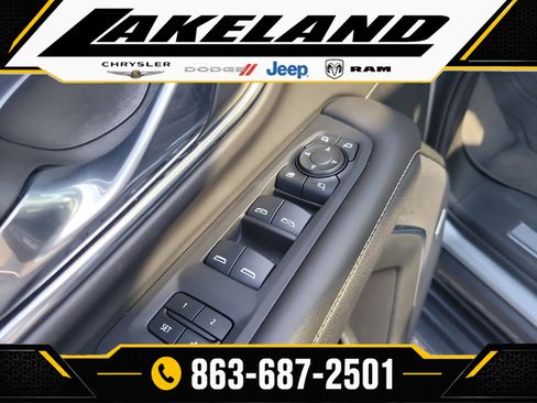 Used 2024 GMC Yukon XL SLT w/ SLT Premium Package AWD/4WD image 17