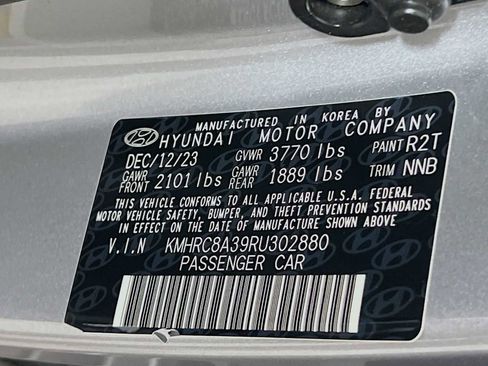 Used 2024 Hyundai Venue SEL FWD image 30