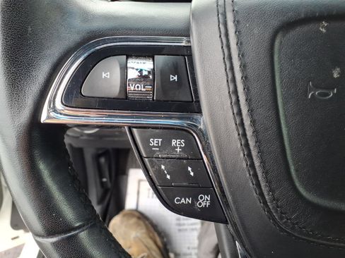 Used 2018 Lincoln Continental Reserve w/ Technology Package image 16