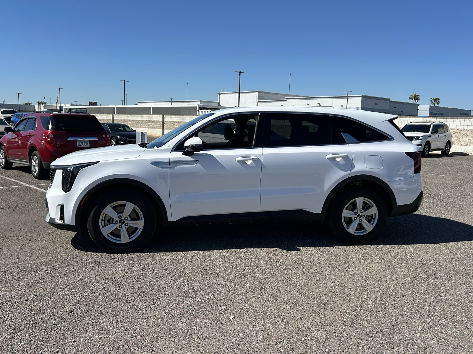 Used 2025 Kia Sorento LX FWD image 2