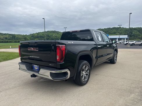 Used 2025 GMC Sierra 1500 SLT AWD/4WD image 4