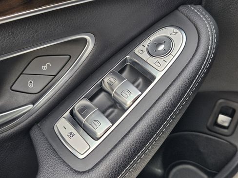 Used 2018 Mercedes-Benz C 300 4MATIC Sedan image 34
