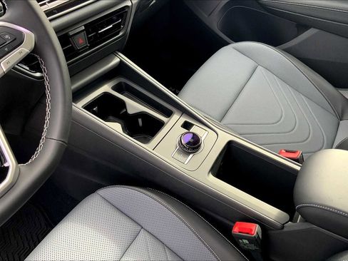 New 2025 Volkswagen Tiguan SE AWD/4WD image 7