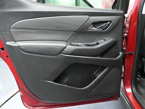 Used 2021 Chevrolet Traverse LT FWD image 31