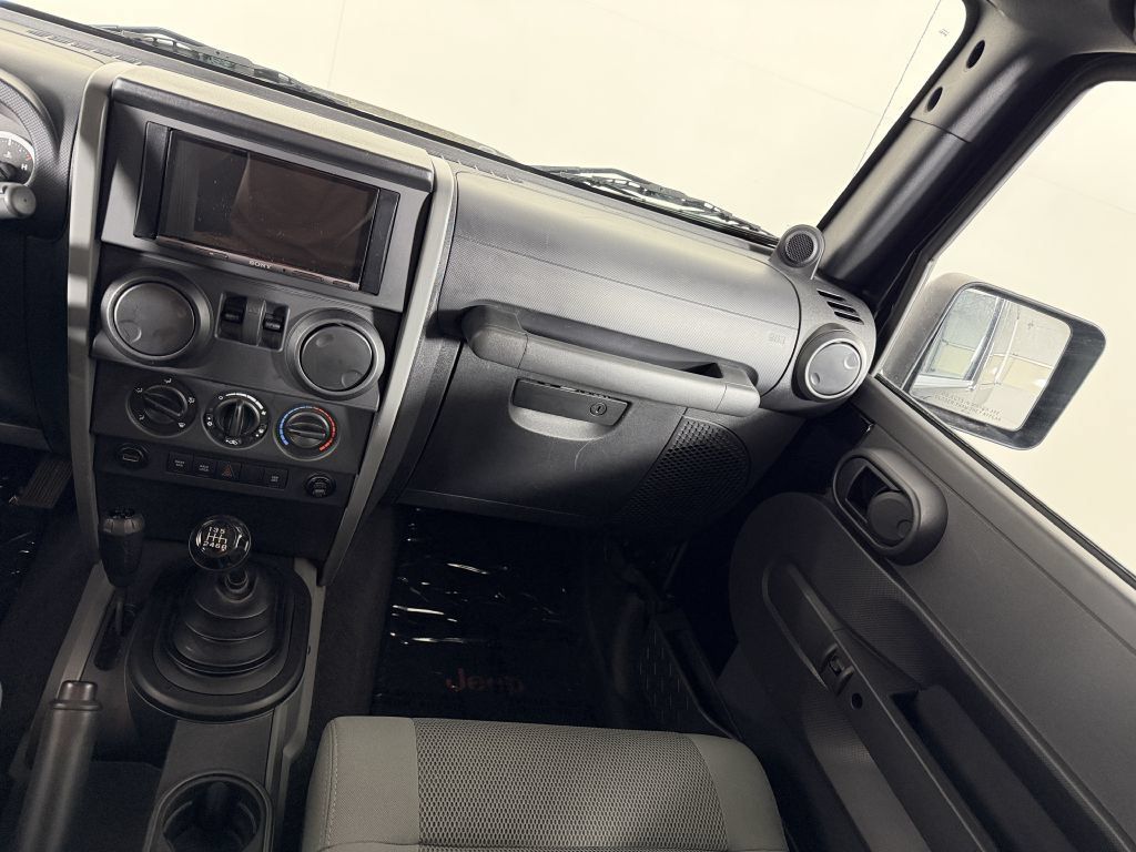 Used 2007 Jeep Wrangler Rubicon w/ Dual Top Group AWD/4WD image 14
