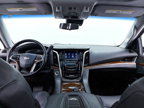 Used 2020 Cadillac Escalade ESV Luxury AWD/4WD image 19