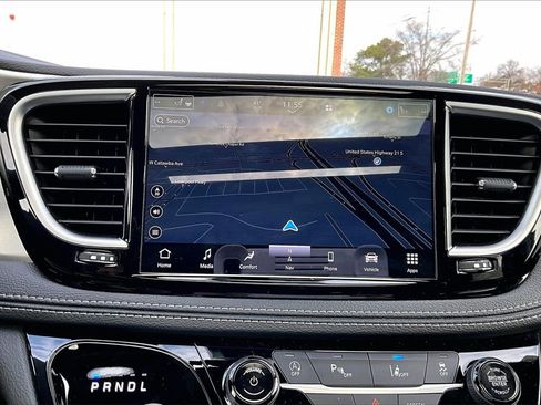 Used 2023 Chrysler Pacifica Limited w/ S Appearance Package image 12