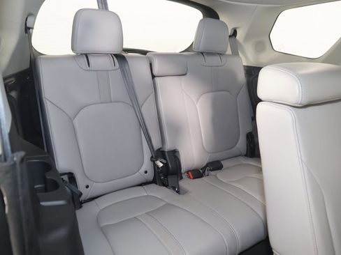 Used 2024 Honda Pilot Touring image 15