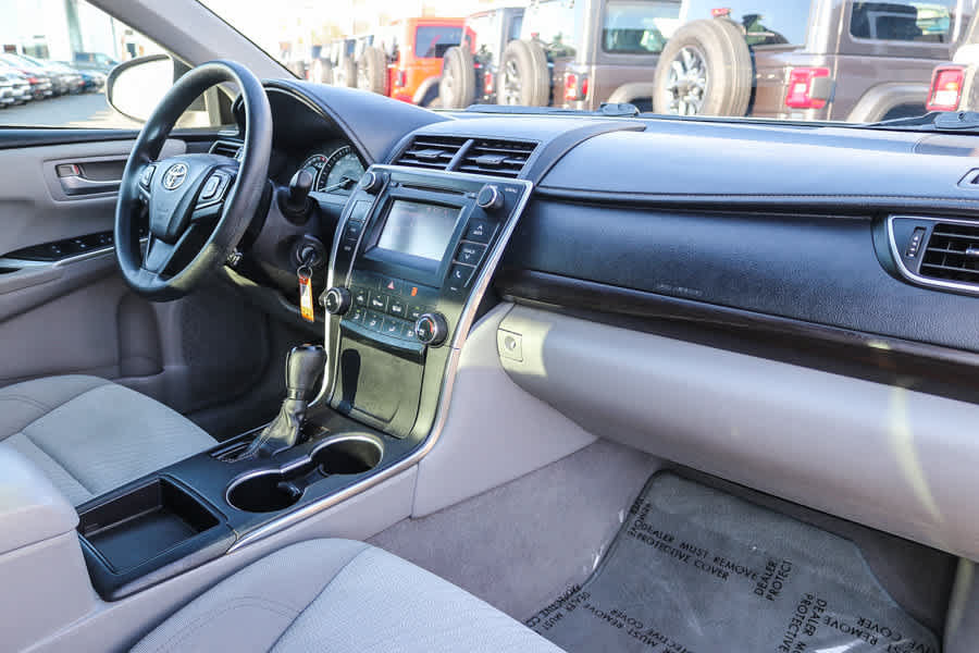Used 2015 Toyota Camry LE FWD image 16