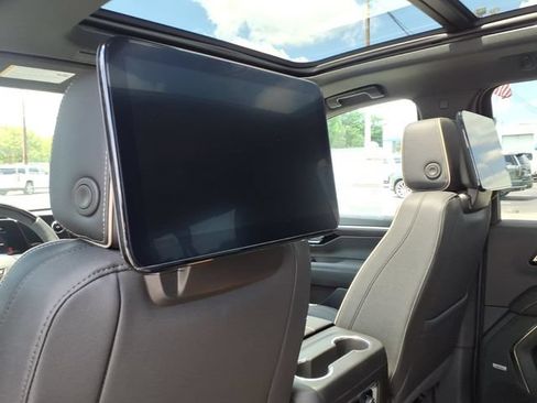 New 2026 Chevrolet Suburban Premier AWD/4WD image 10