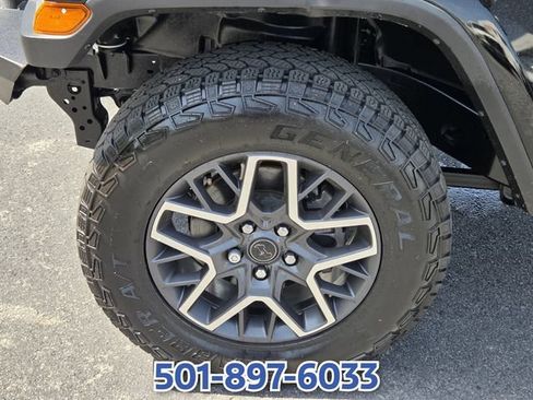 Used 2024 Jeep Wrangler Unlimited Sahara AWD/4WD image 16