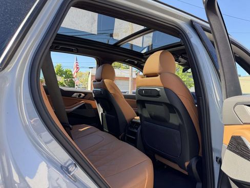 Used 2024 BMW X5 xDrive40i w/ M Sport Package AWD/4WD image 16