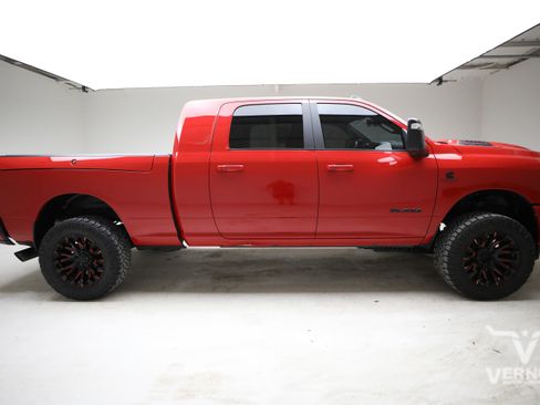 Used 2024 RAM 2500 Laramie w/ Night Edition AWD/4WD image 6