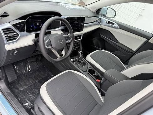 New 2025 Volkswagen Taos SE image 2