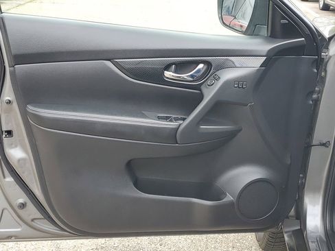 Used 2017 Nissan Rogue SL AWD/4WD image 8