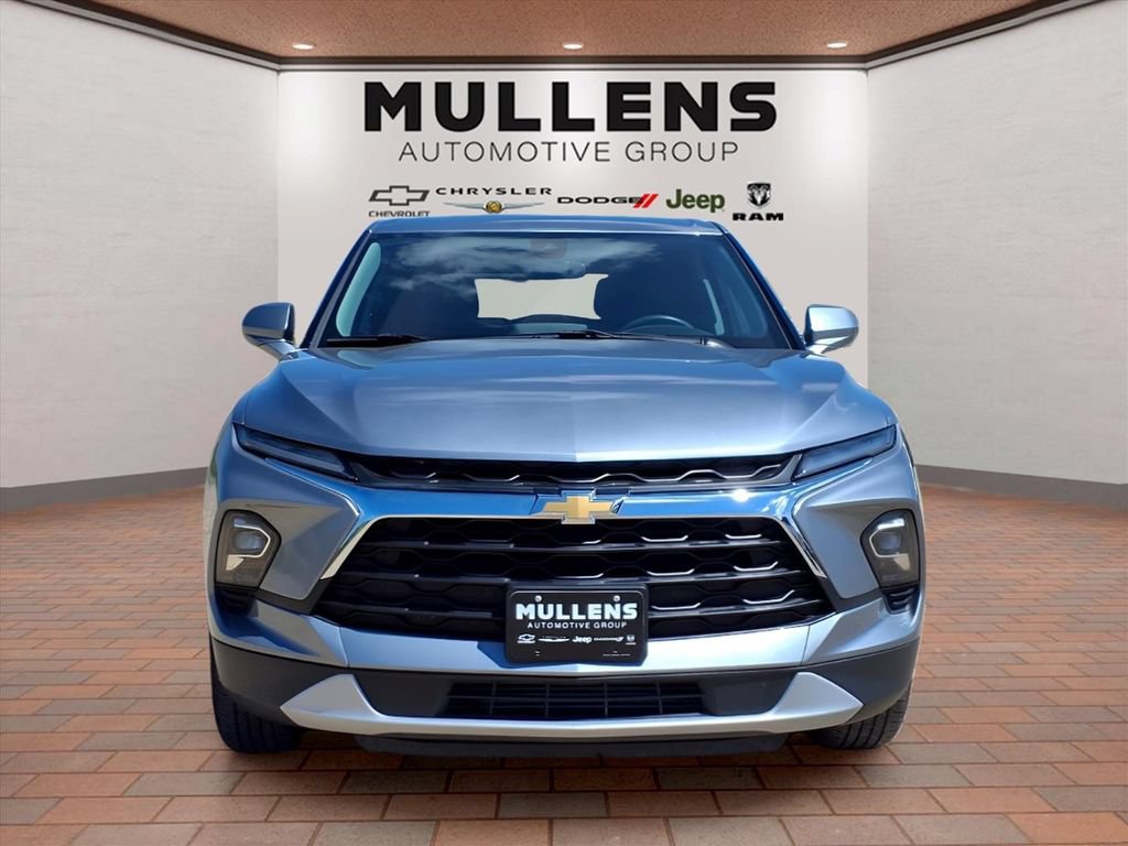 Used 2025 Chevrolet Blazer LT FWD image 2