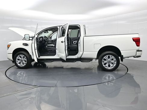 Used 2021 Nissan Titan SV w/ SV Convenience Package image 40